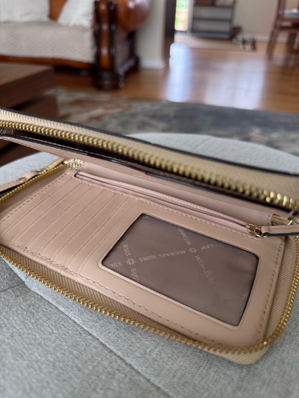 Michael Kors Signature Logo Floral Pattern Metallic Gold Zip-Up Wallet Wristlet - Picture 4 of 5